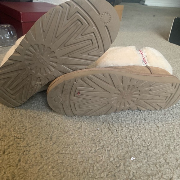 UGG ultra mini braid boot - Picture 8 of 8